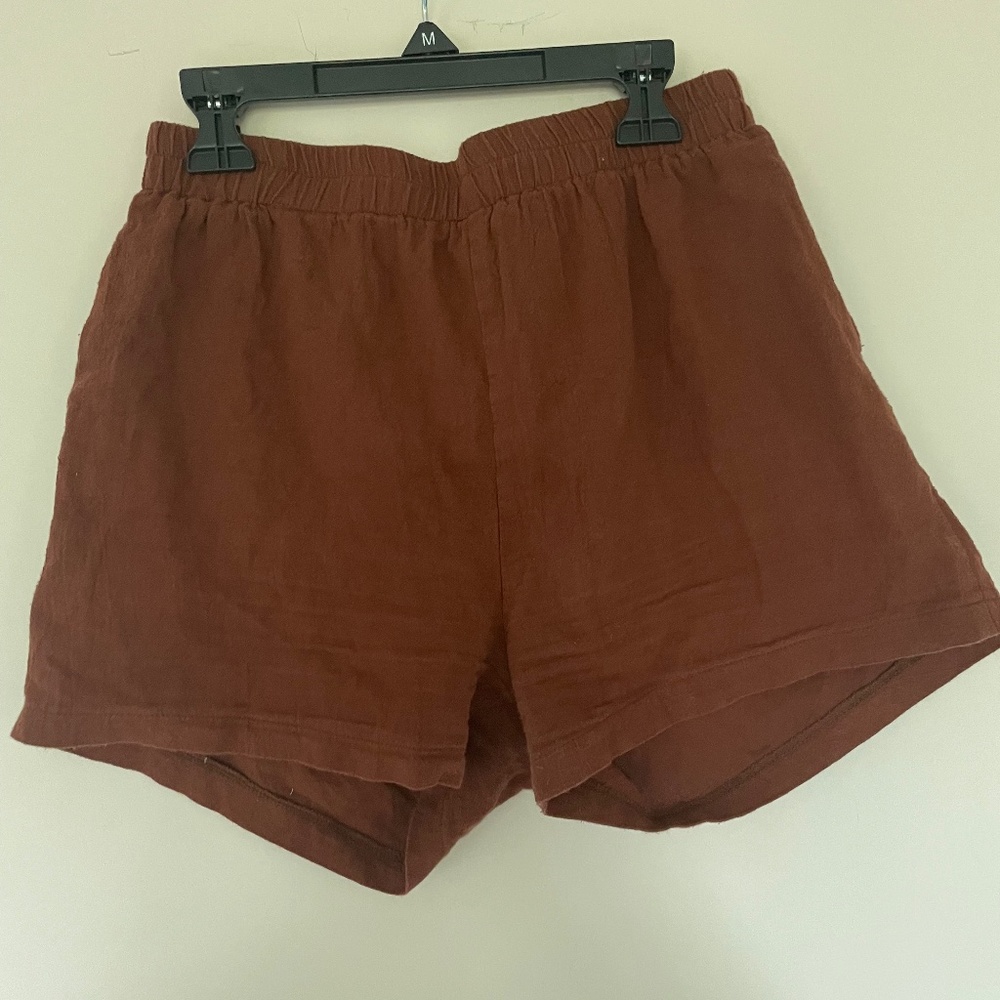 NWOT Linen shorts with pockets!